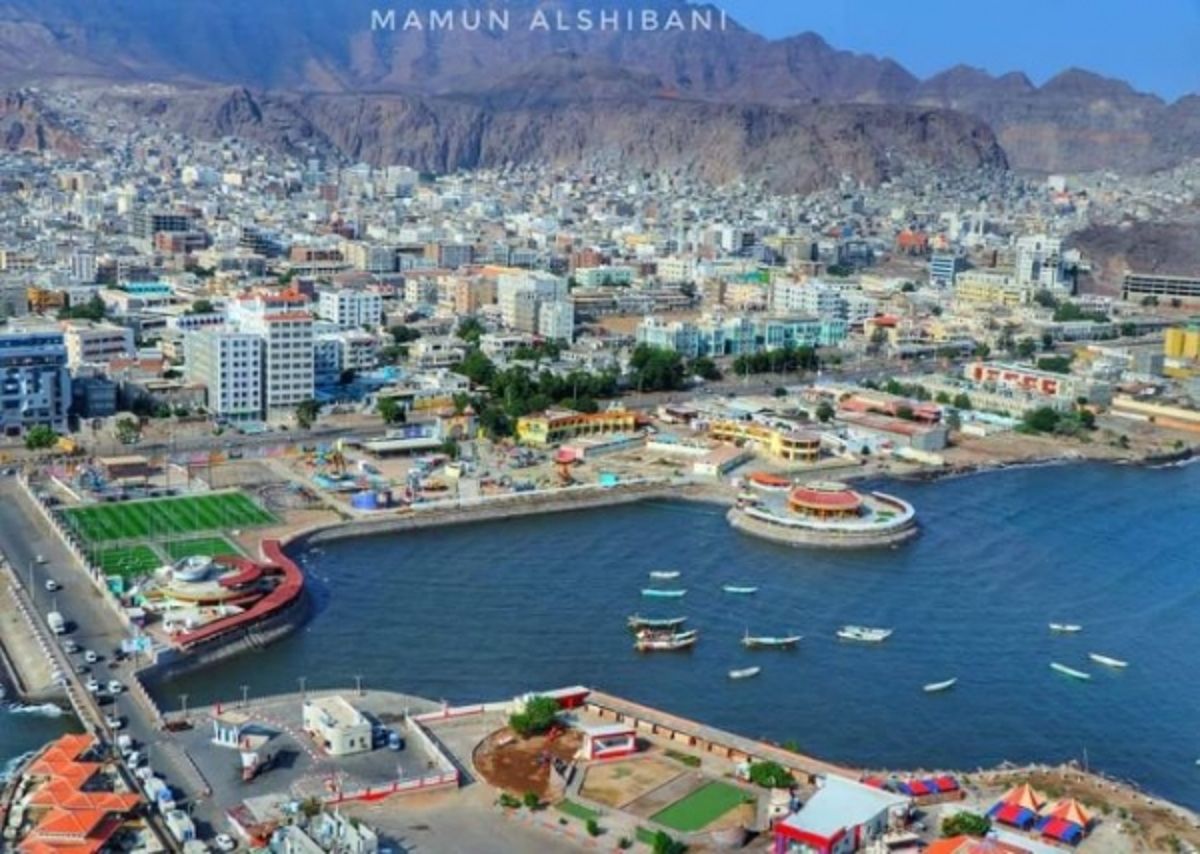وفاة وإصابة 11 عاملا جراء حريق في عدن
