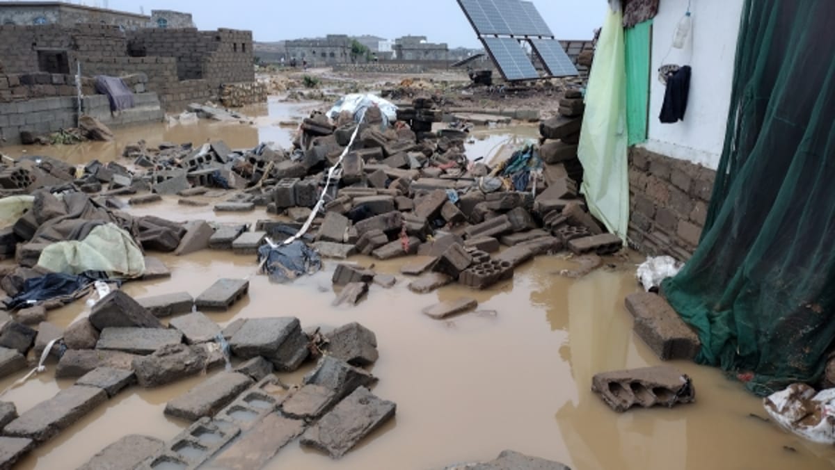 بن مبارك يوجه بإعداد رؤية وطنية لمواجهة الآثار المدمرة للتغيرات المناخية