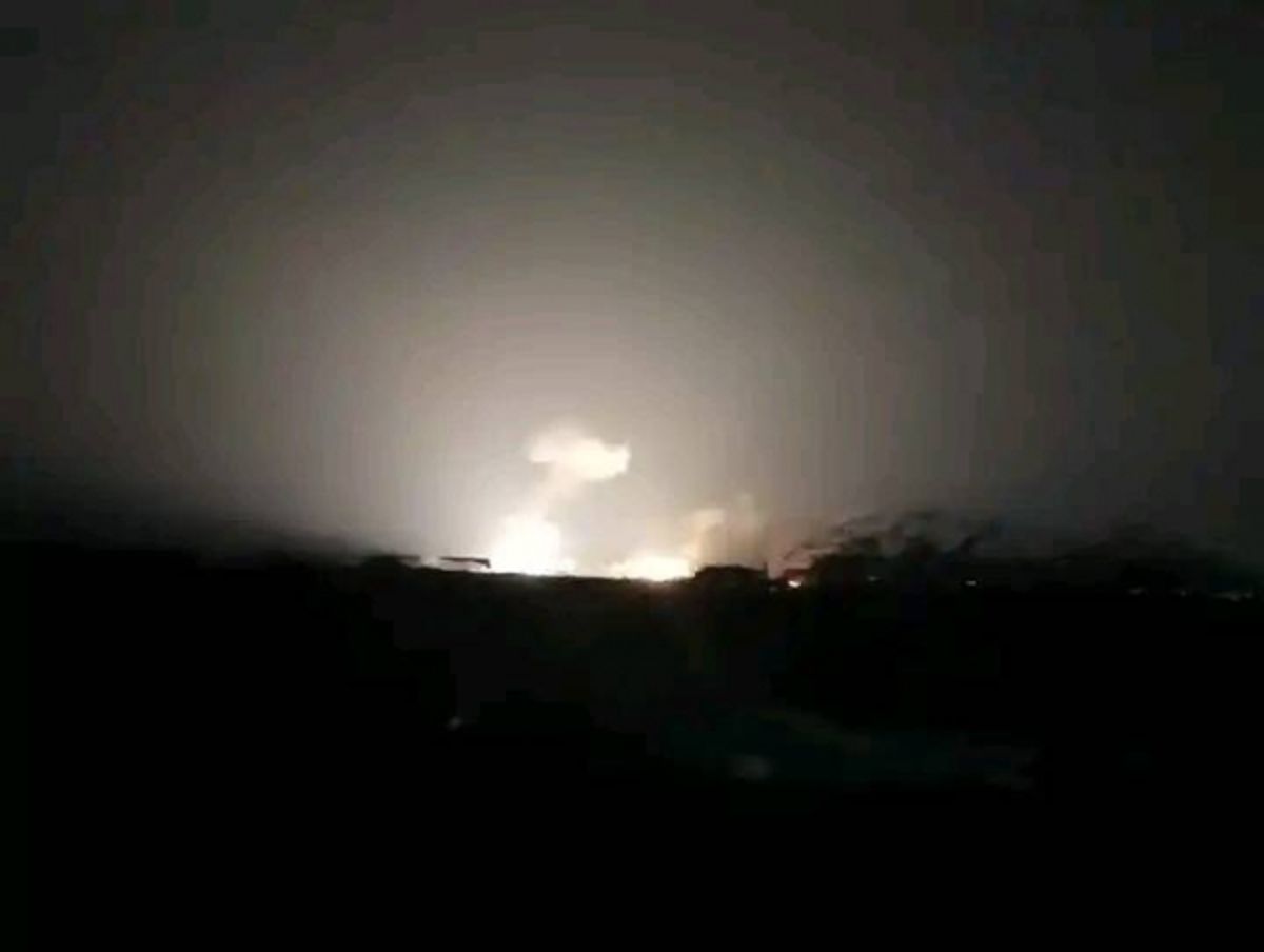إعلام حوثي: 22 غارة أمريكية تستهدف صنعاء ومأرب والحديدة