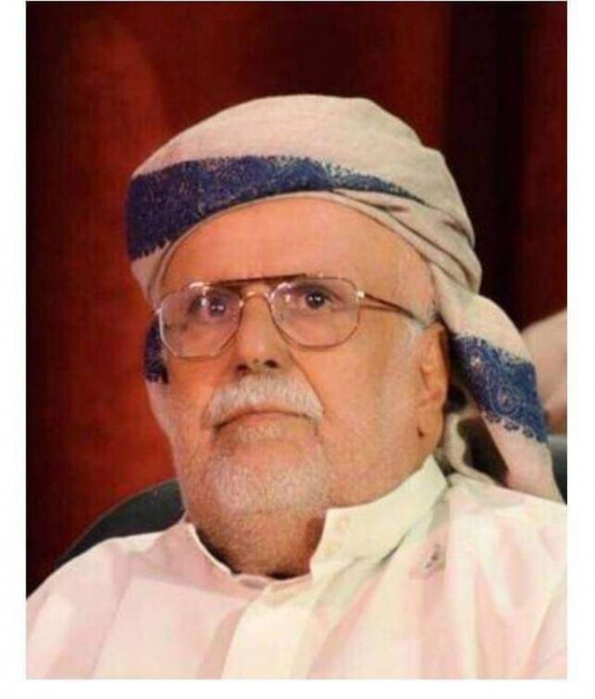 العليمي وعدد من المسؤولين يعزّون في وفاة اللواء أحمد مساعد حسين