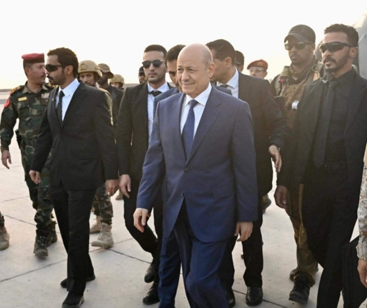 العليمي يوجه بتشكيل لجنة رئاسية تلبية لمطالب أبناء حضرموت