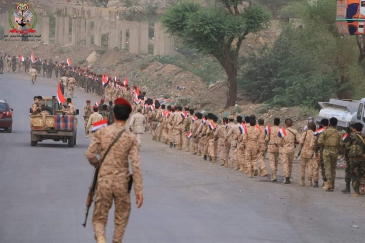 تعز.. الجيش الوطني ينفذ مسيرا عسكريا بمسافة 8 كيلو متر