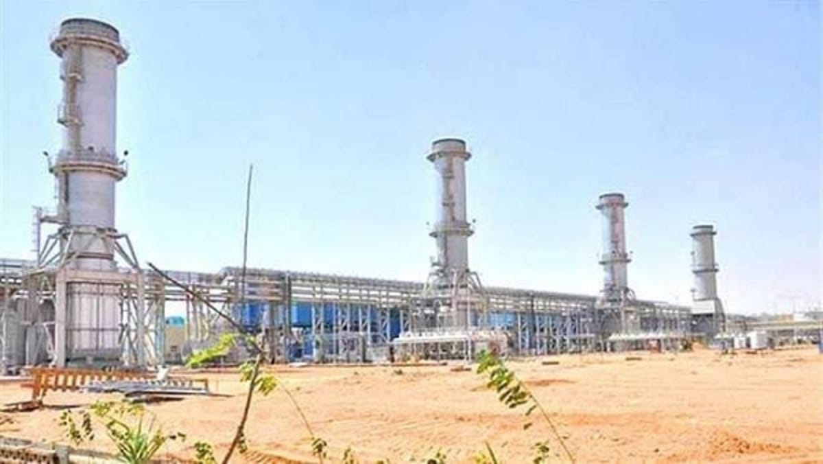 كهرباء عدن تحذّر من توقف وشيك لمحطات التوليد بسبب نفاد الوقود