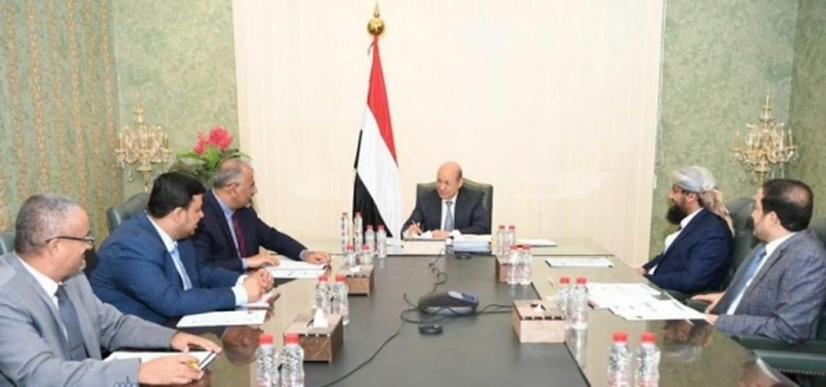 ما علاقة التهديدات الحوثية للسعودية بتراجع مركزي عدن عن قراراته تجاه بنوك صنعاء؟