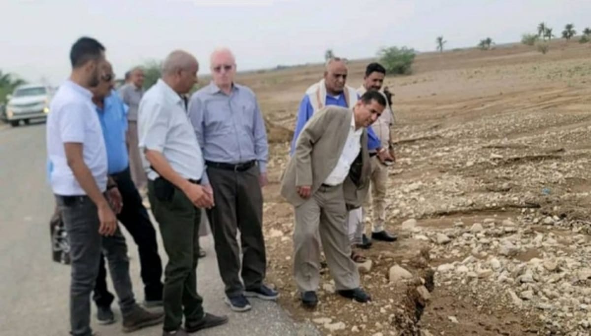اللجنة المكلفة لتفقد أضرار السيول في مقبنة غرب تعز تباشر مهامها