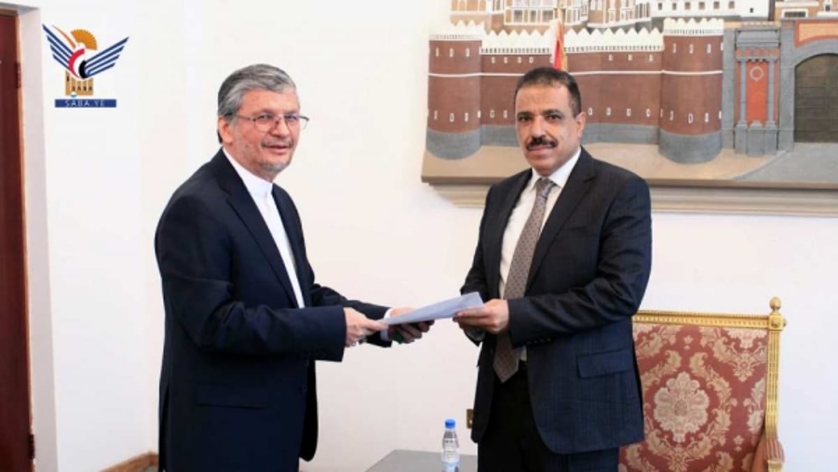 وزير خارجية الحوثيين يستقبل السفير الإيراني الجديد بصنعاء