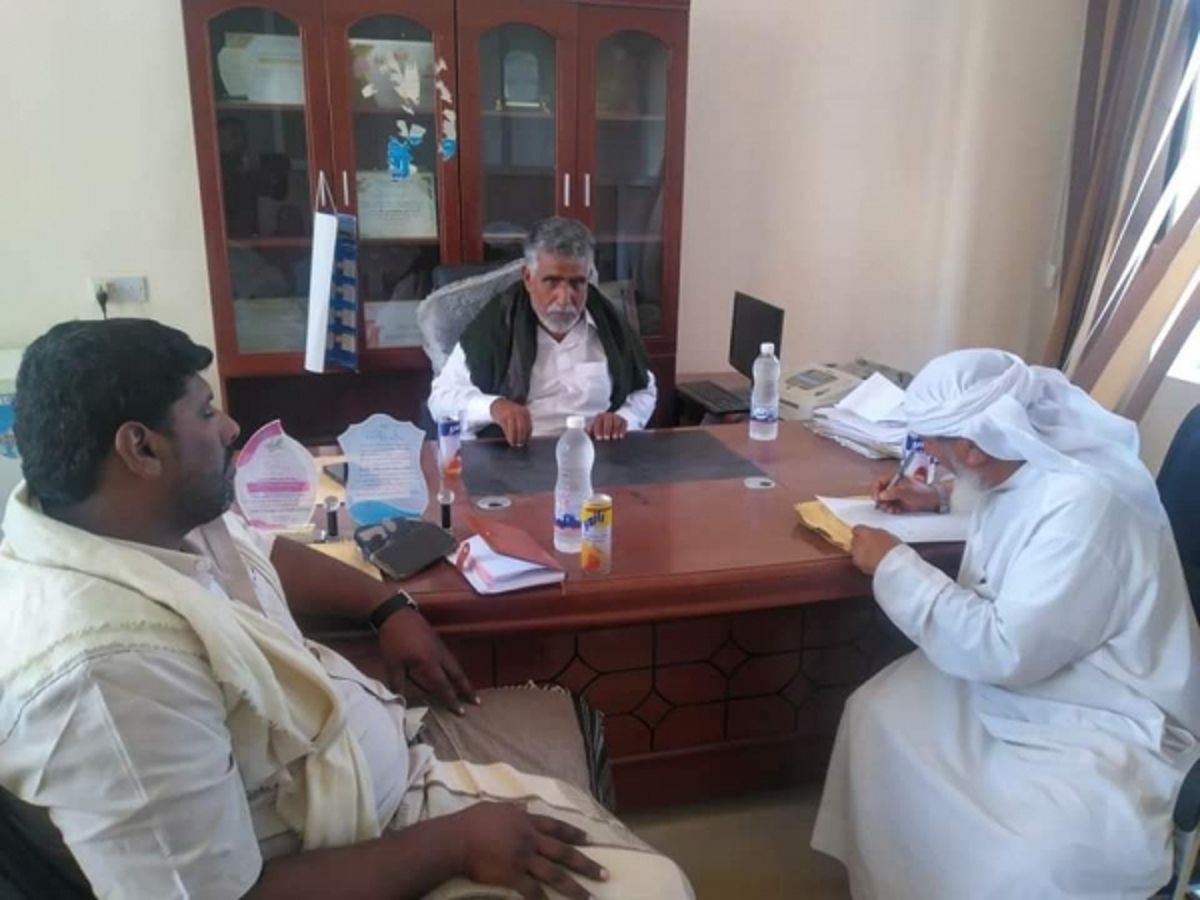 لقاء يناقش احتياجات التعليم في مديرية حات بالمهرة
