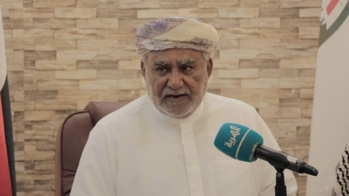 الشيخ الحريزي يحذر من مخططات أجنبية تستهدف المهرة ويتعهد بإفشال جميع المؤامرات
