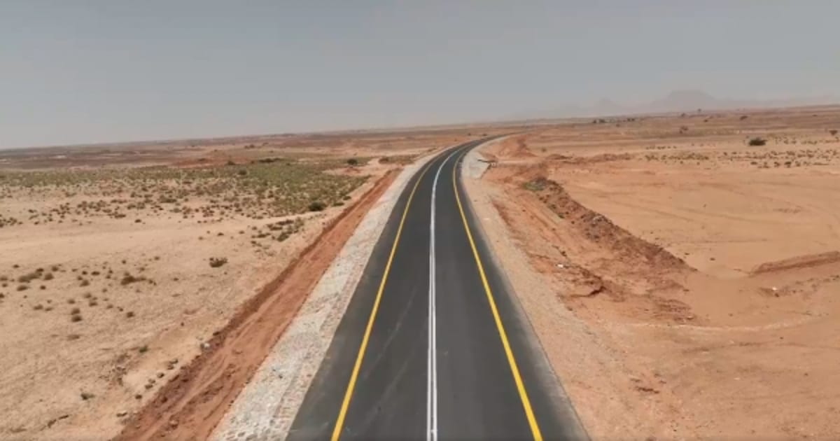 مسلحون يوقفون أعمال إعادة تأهيل طريق "العبر الدولي"