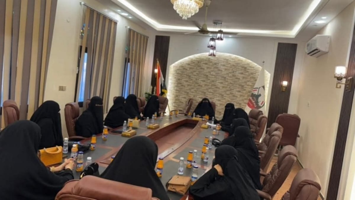 رئيسة دائرة المرأة في اعتصام المهرة تبحث المستجدات في القطاع النسوي