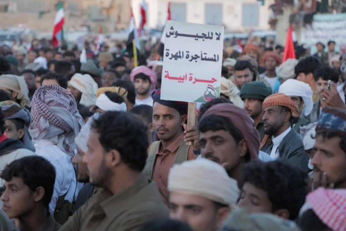 المهرة تحتشد في مسيرة جماهيرية للتنديد بتدهور الأوضاع المعيشية