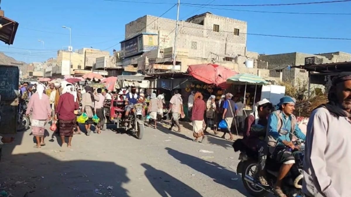 ارتفاع الأسعار وانهيار العملة يعصفان بالمواطنين في أبين مع دخول شهر رمضان (تقرير خاص)