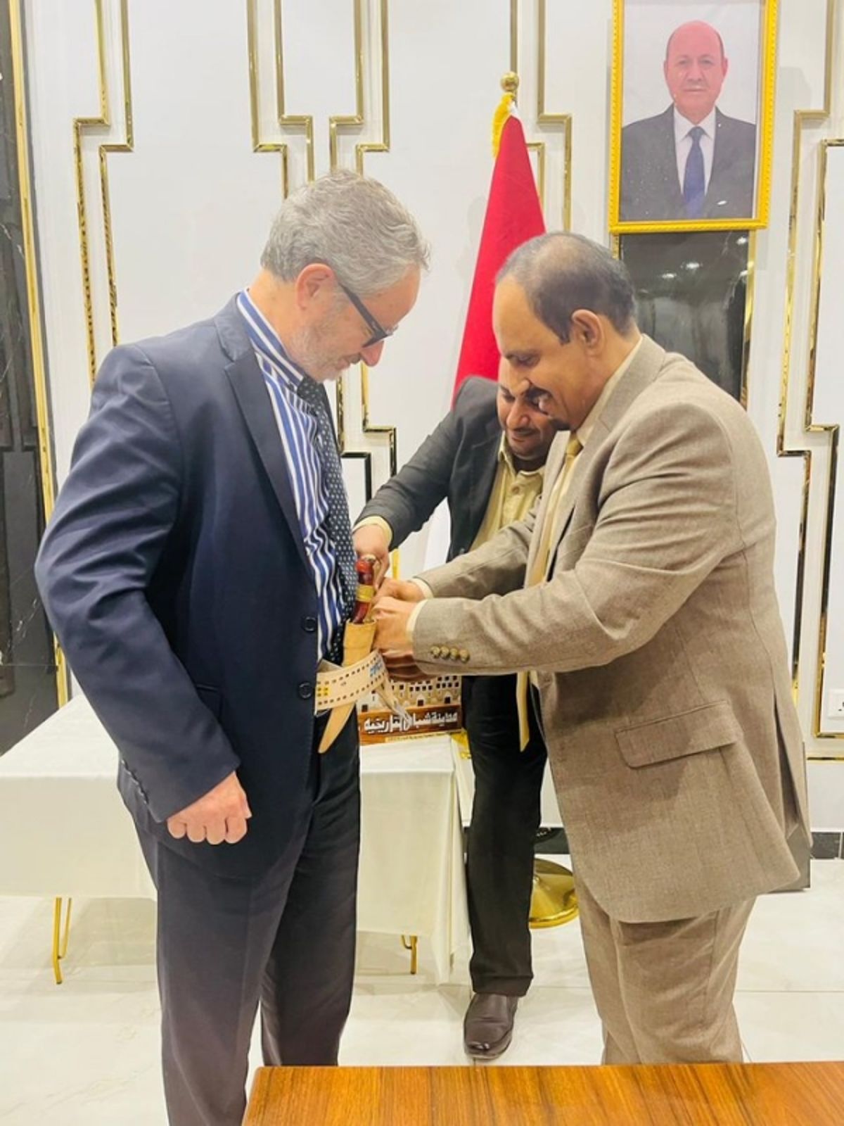 سفير الاتحاد الأوروبي يبحث مع محافظ حضرموت آخر مستجدات المحافظة