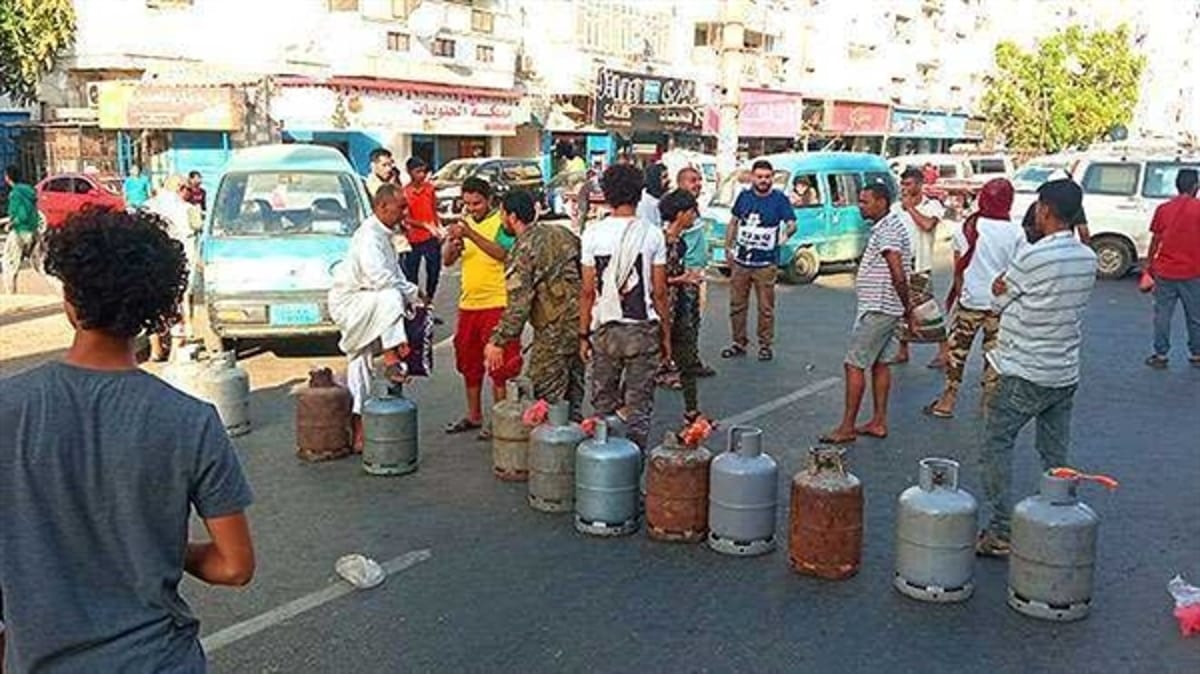 تعز تختنق بأزمة الغاز.. غضب شعبي وسلطات عاجزة (تقرير خاص)