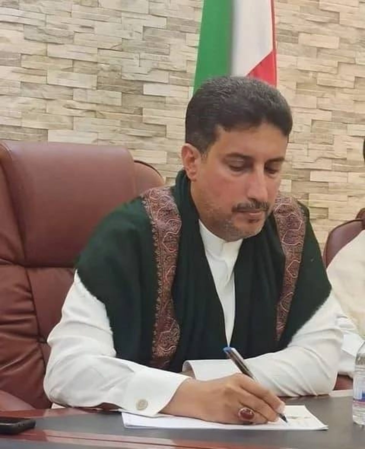 السلطان محمد آل عفرار يهنئ المرأة المهرية والسقطرية بمناسبة اليوم العالمي للمرأة