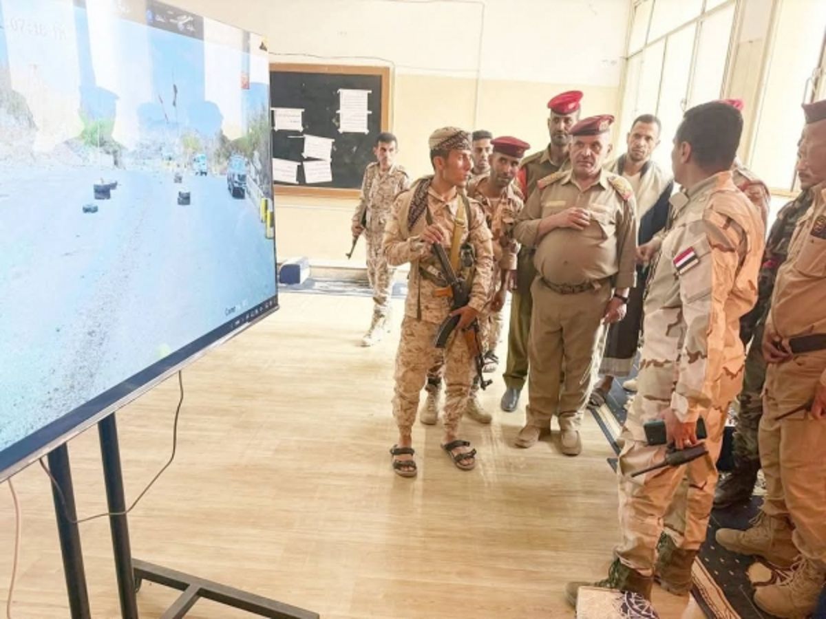 قائد محور تعز يتفقد المنفذ الشرقي ويشيد بجاهزية الجيش والتزامه بالمهام الأمنية
