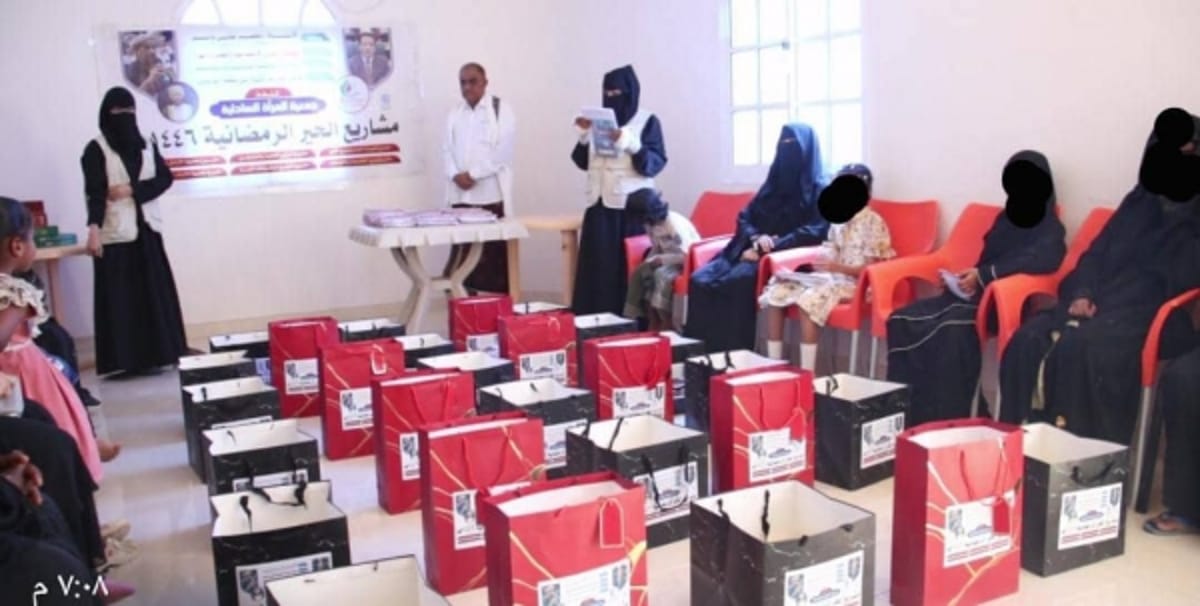 جمعية المرأة الساحلية تطلق مشروع كسوة العيد في سيحوت بالمهرة
