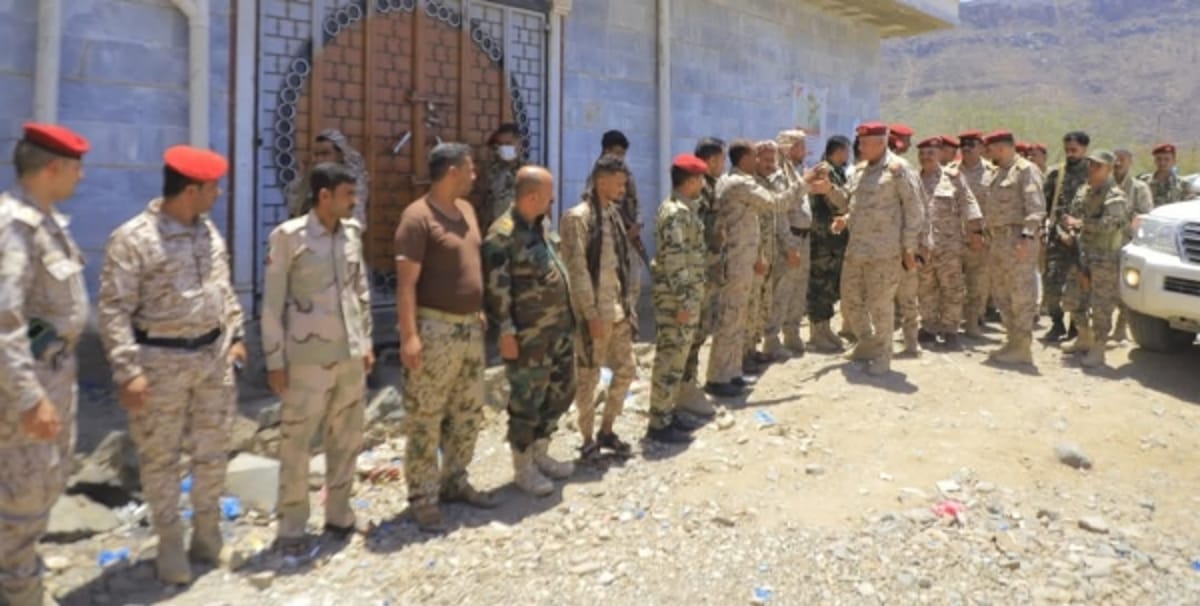 تعز.. لجنة وزارة الدفاع تتفقد المقاتلين في لواء النصر والمستشفى العسكري