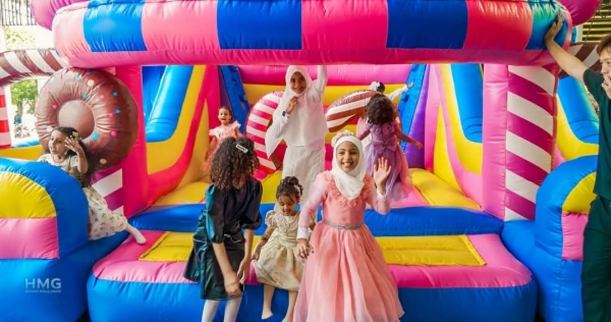 رغم الأزمات.. اليمنيون يتمسكون بفرحة العيد بإمكانيات بسيطة (تقرير خاص)