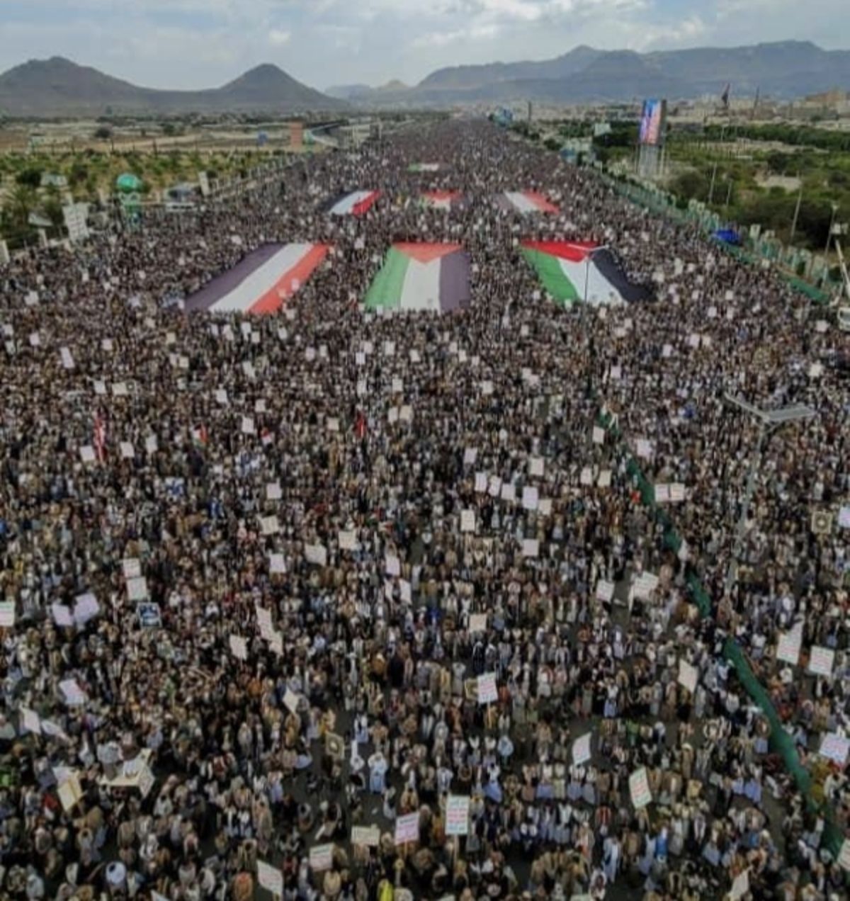 مظاهرات صنعاء تؤكد فشل العدوان على اليمن وغزة