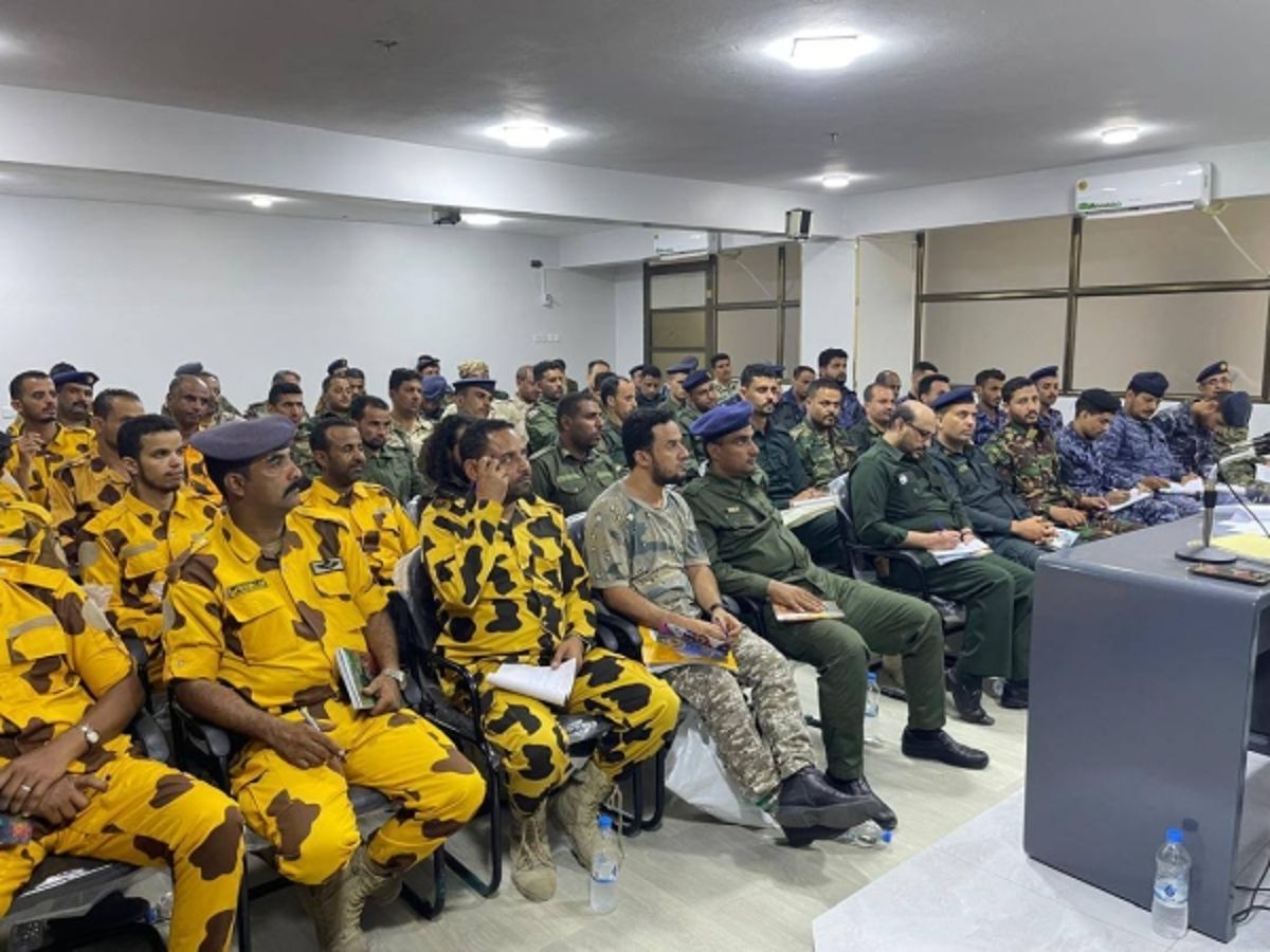 شرطة تعز تدشّن دورة تأهيلية لضباطها لتعزيز الكفاءة والجاهزية الأمنية