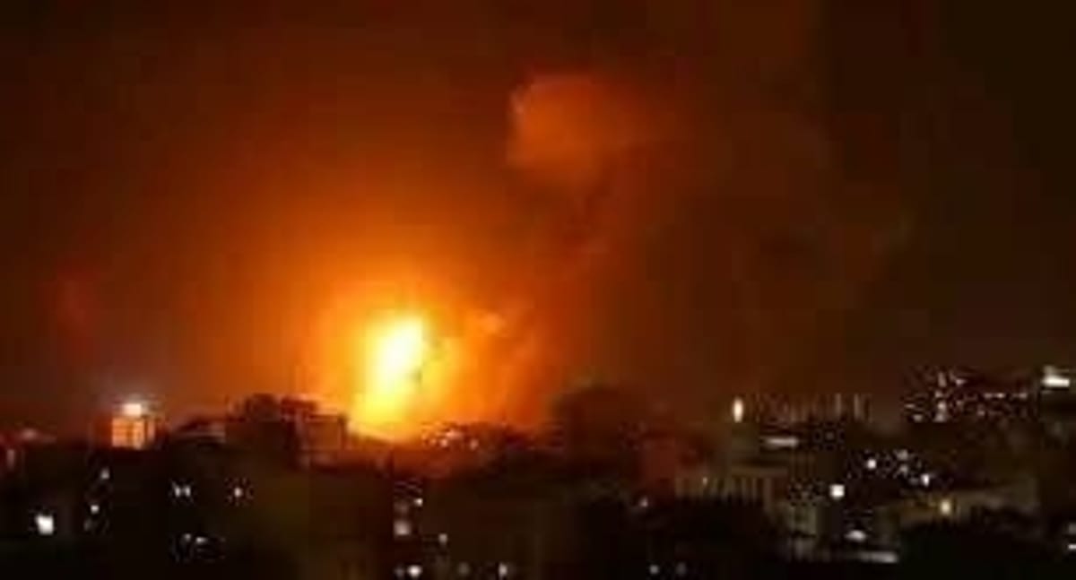 غارات أمريكية عنيفة تستهدف مواقع في صنعاء ومارب