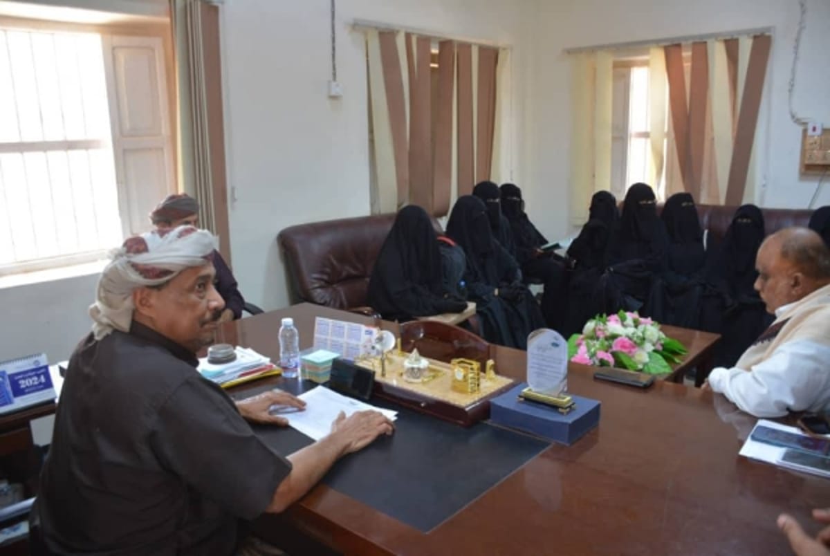 المهرة.. الزويدي يشيد بإنجازات الدارسات في مشروع التعليم الريفي بسيحوت
