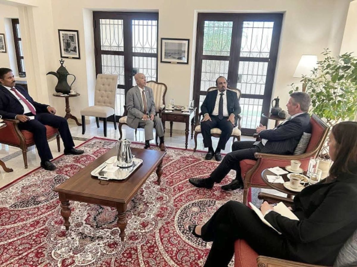 محافظ حضرموت يطالب بتعزيز الدعم الأمريكي في القطاعات الخدمية والاقتصادية