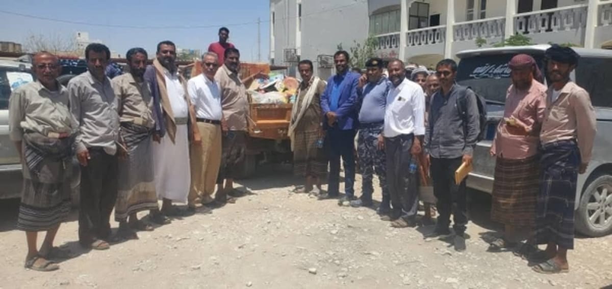 شبوة.. إتلاف نحو 4 أطنان من المواد الغذائية ومستحضرات التجميل منتهية الصلاحية