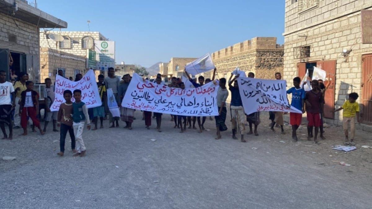 شبوة.. مواطنون في منطقة بئر علي يطالبون بتوفير مياه الشرب