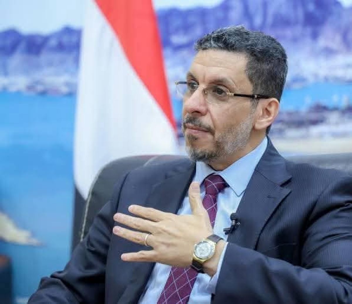استقالة بن مبارك من رئاسة الحكومة تلقى تفاعلاً واسعاً في الأوساط اليمنية (رصد خاص)