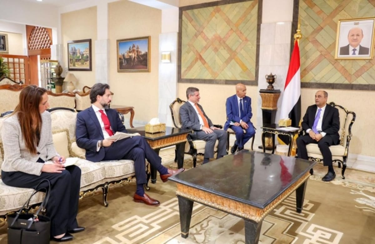 مباحثات يمنية أمريكية لمواصلة الضغط المالي على الحوثيين