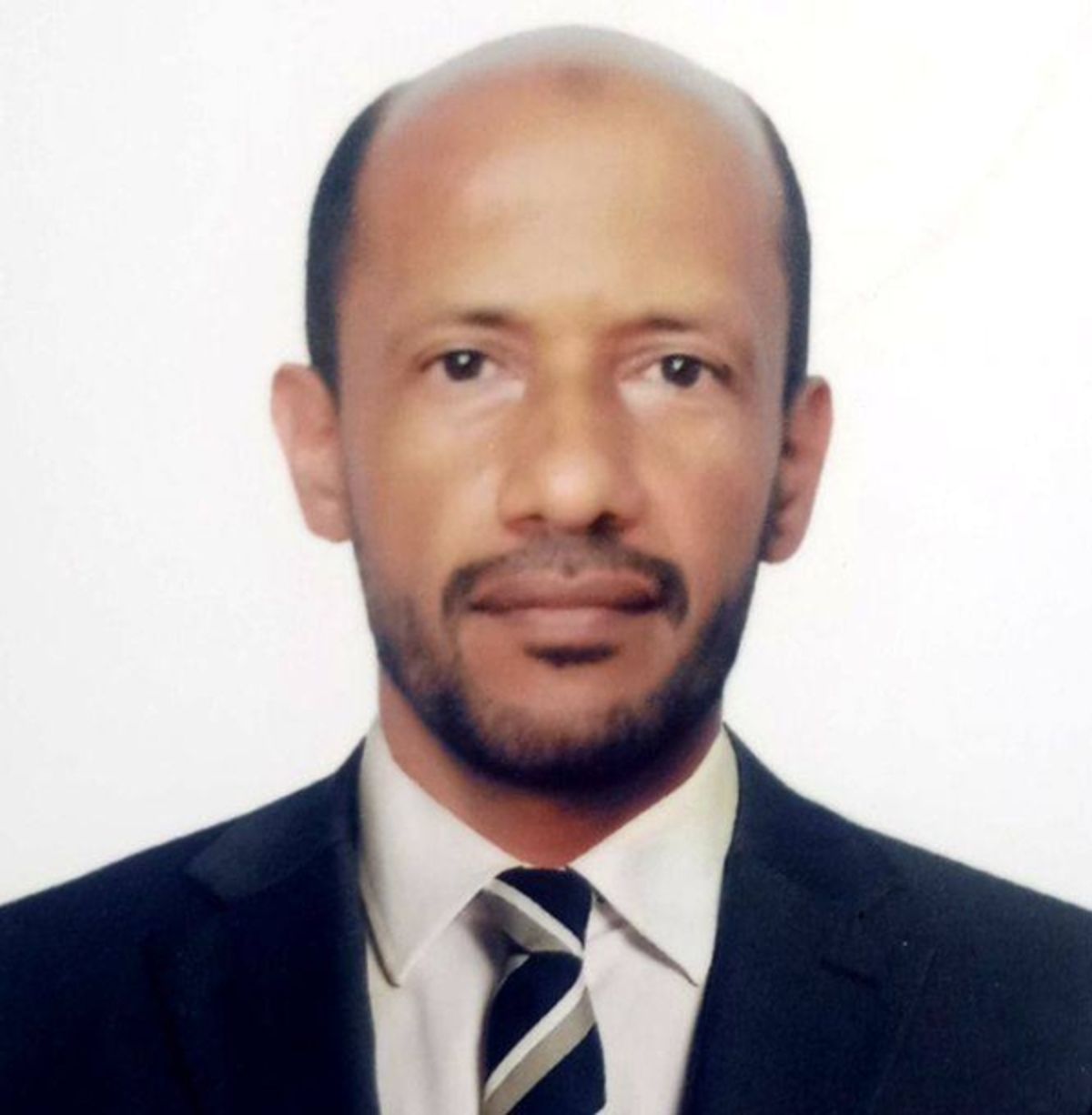 الصحفي أنور العامري يعرض كليته للبيع بعد تراكم ديونه