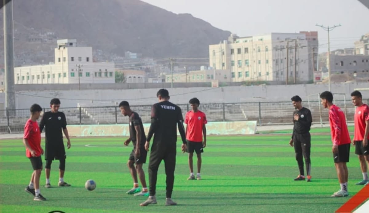المنتخب الأول يواصل تدريباته بالمكلا استعداداً لمواجهة لبنان
