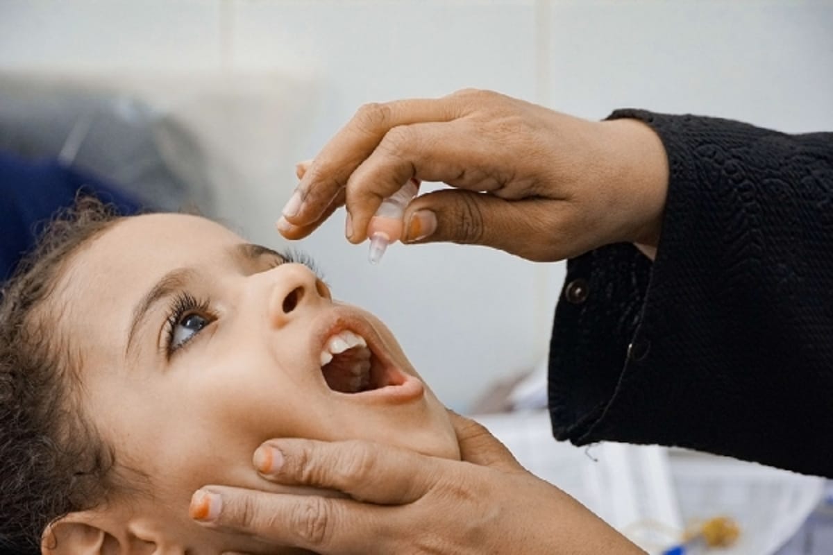 الصحة العالمية تحذر من خطر تفشي شلل الأطفال في عدة دول بينها اليمن