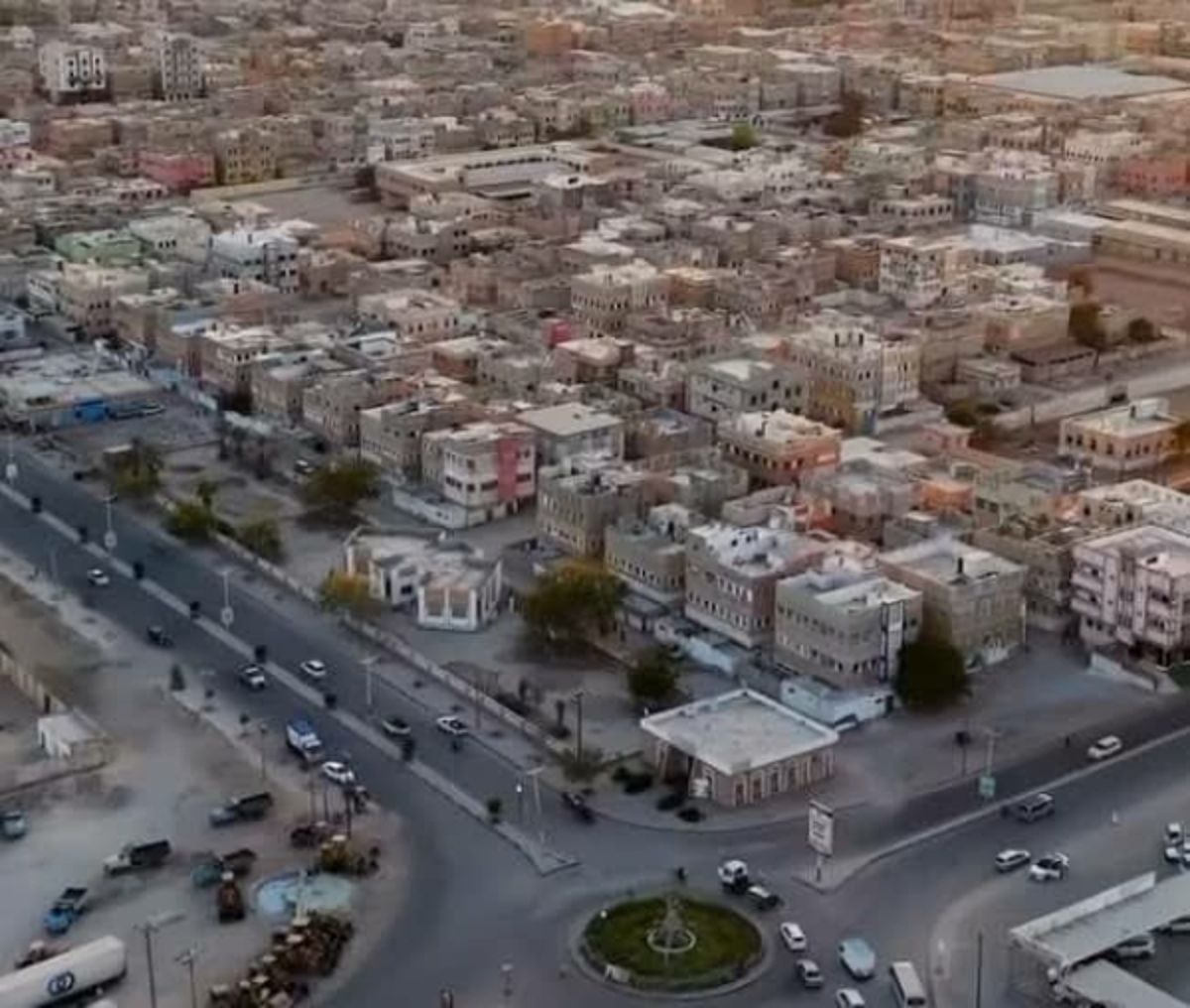 شرطة حضرموت تلقي القبض على المتهم بدهس امرأة وطفلة في الشحر