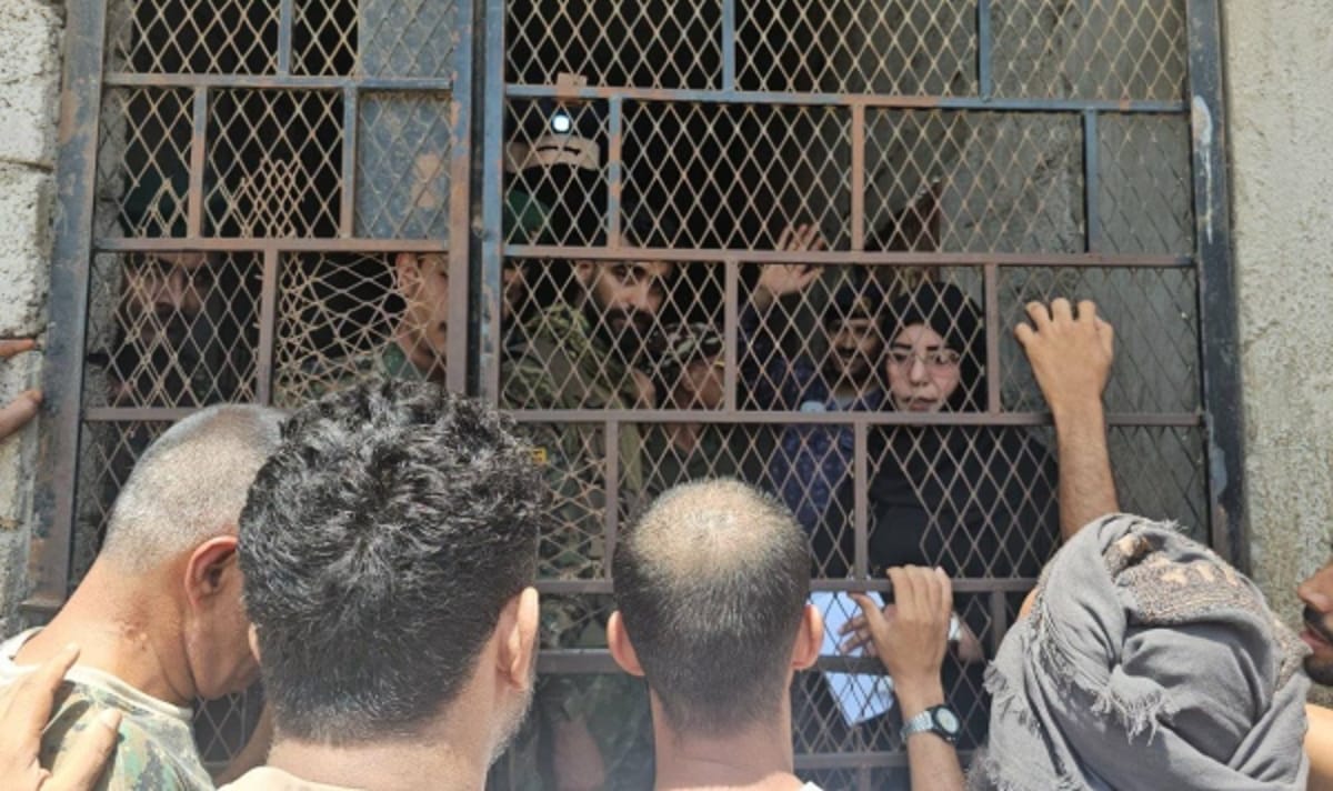 اللجنة الوطنية للتحقيق تطّلع على أوضاع 382 نزيلاً ونزيلة في سجون لحج