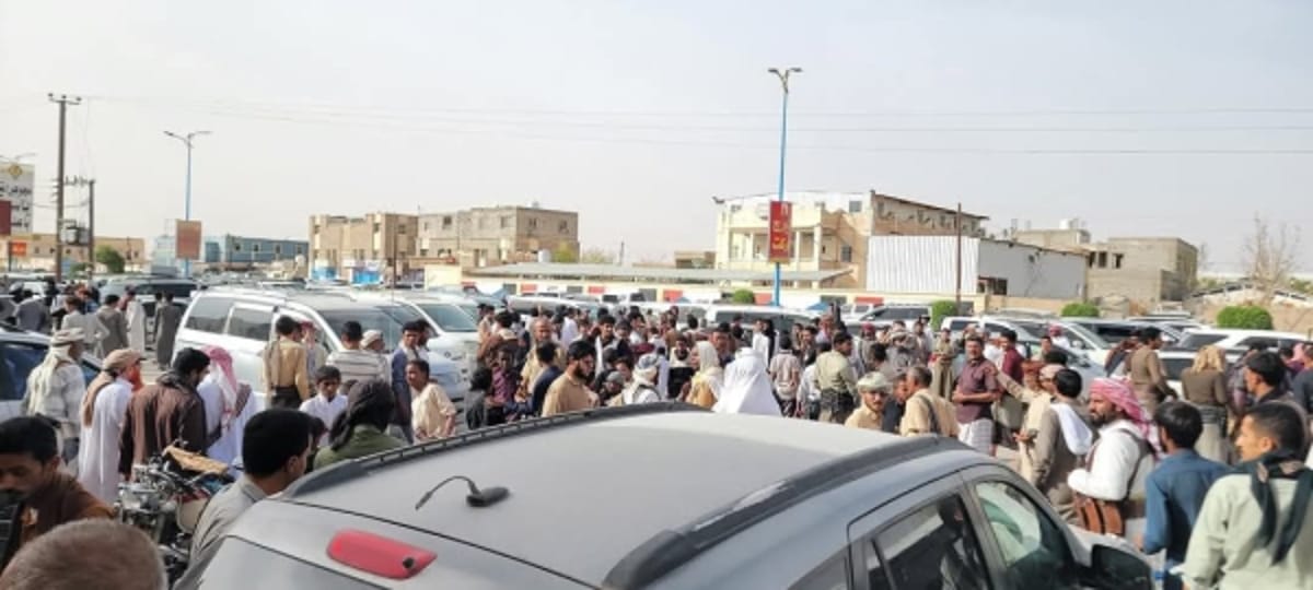 الآلاف يشيعون نجم شبوة الكابتن علي صالح باعلي في جنازة مهيبة بعتق
