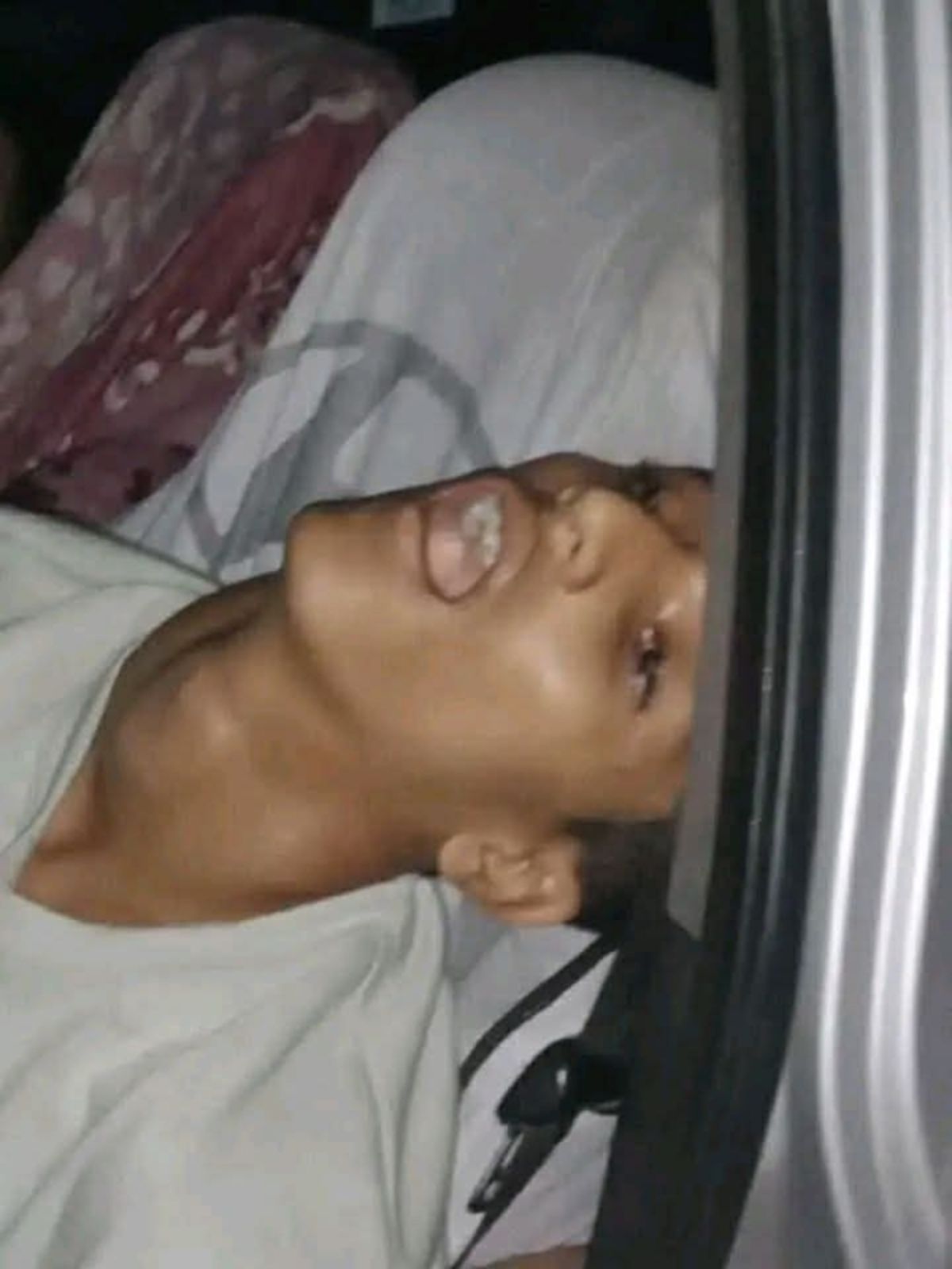 العثور على أربعة أشخاص متوفين داخل مركبة في ظروف غامضة بمنطقة العند بلحج