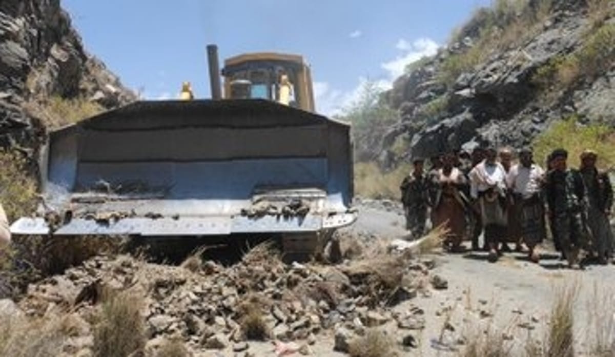 الحوثيون يعلنون فتح طريق رئيسي يربط البيضاء وأبين بعد عقد من الإغلاق