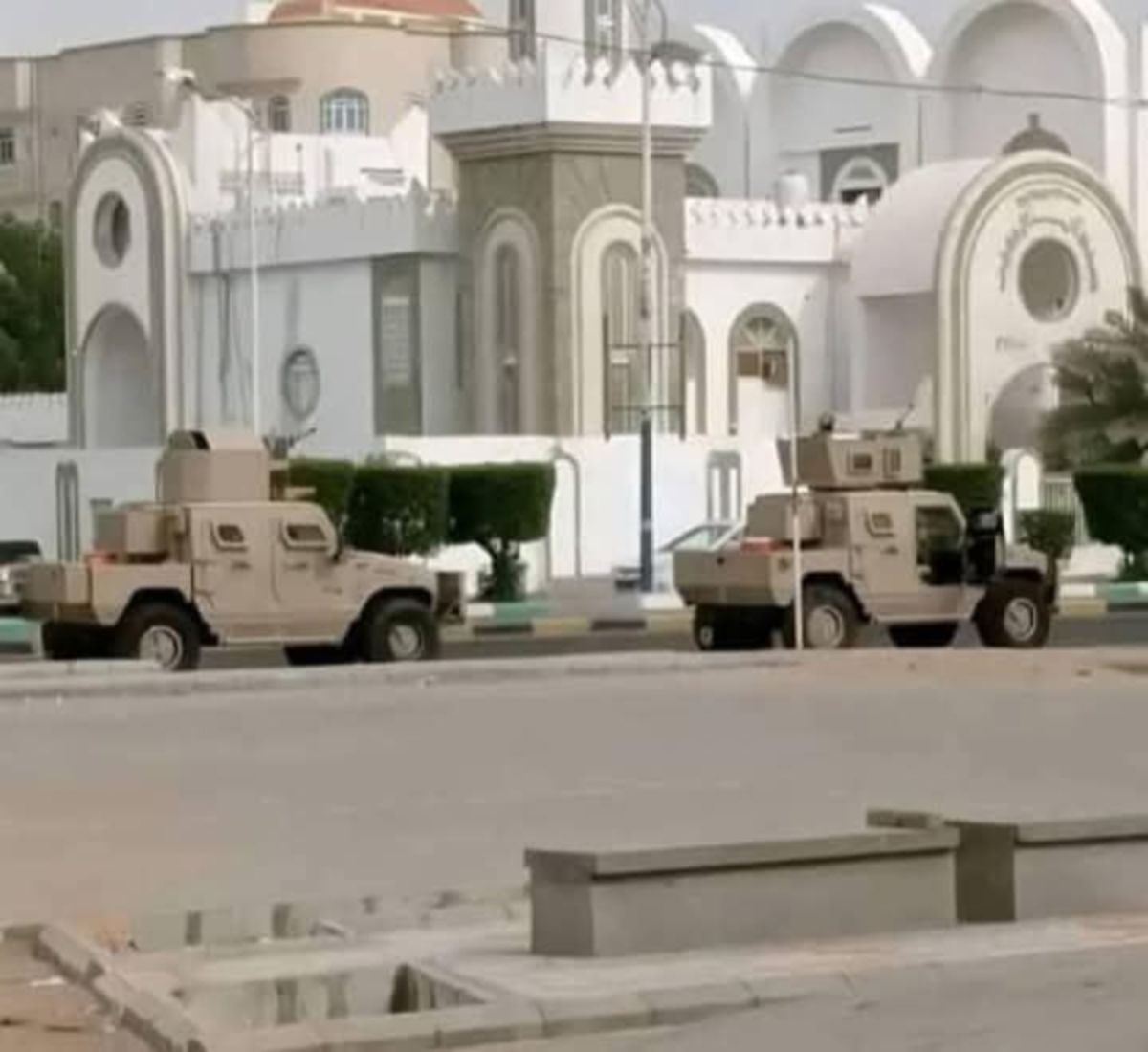 الانتقالي ينشر دبابات ومدرعات في ساحة العروض بعدن منعا لمظاهرة تطالب بالكشف عن مصير الجعدني