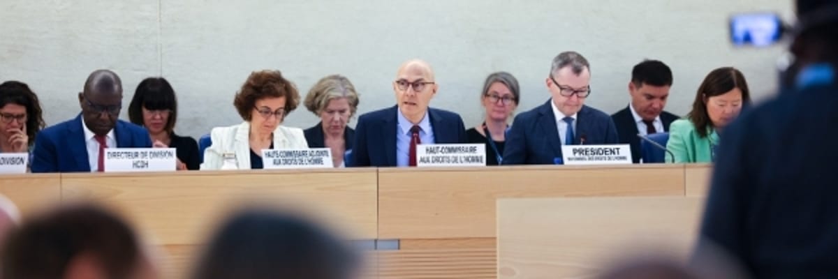 المفوض السامي يدعو الحوثيين للإفراج الفوري عن موظفي الأمم المتحدة