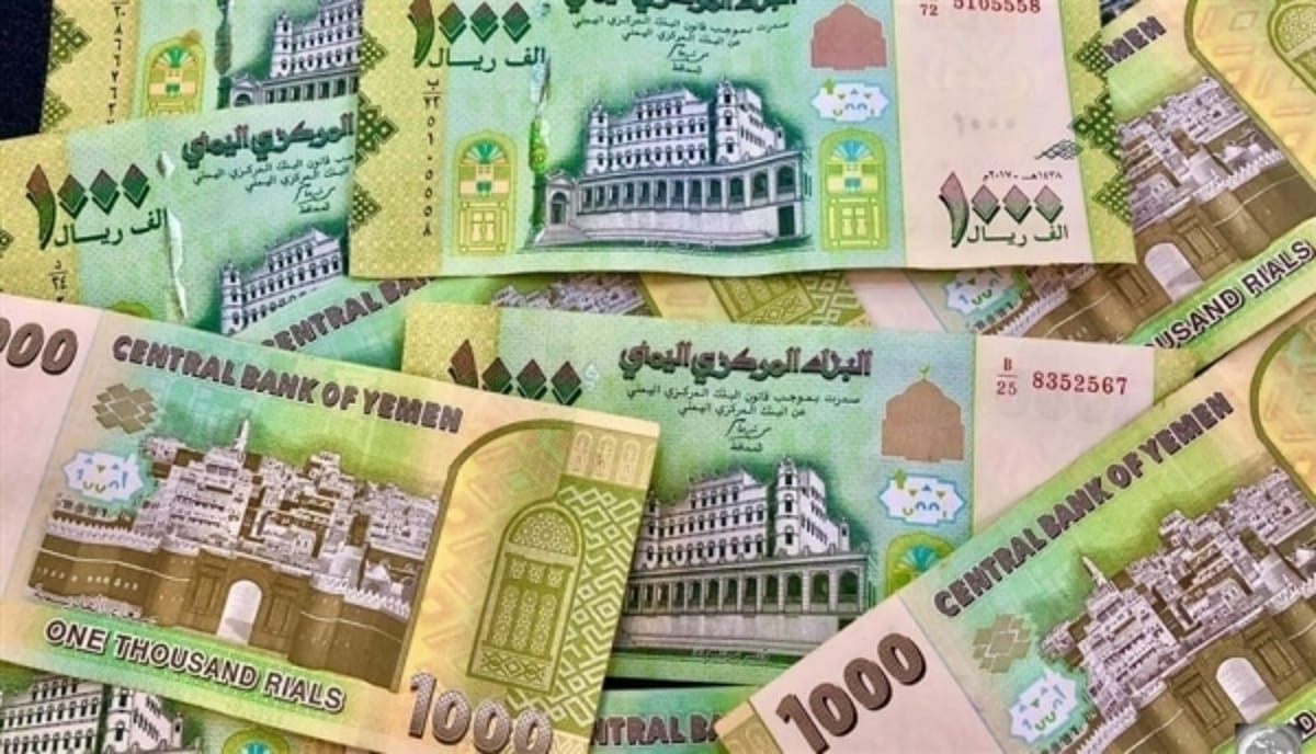 انهيار تاريخي للريال اليمني يثير قلقًا شعبيًا واسعًا وسط عجز حكومي عن احتواء الأزمة
