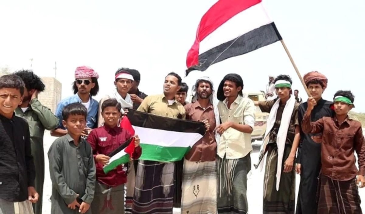 وقفة تضامنية في منطقة رخوت بمحافظة المهرة دعماً للفلسطينيين في غزة
