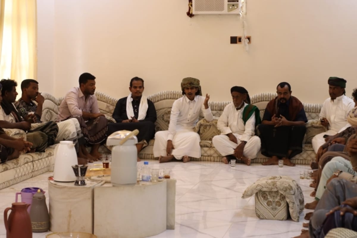 المهرة.. لجنة الاعتصام في سيحوت والمسيلة تحمل الحكومة مسؤولية تدهور العملة وتردي الأوضاع الاقتصادية