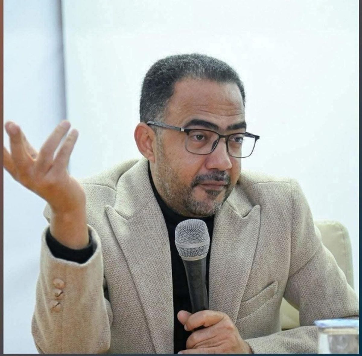 رحيل فؤاد الحميري.. نعي يمني واسع وإشادات بحياة الشاعر والثائر البارز (رصد خاص)