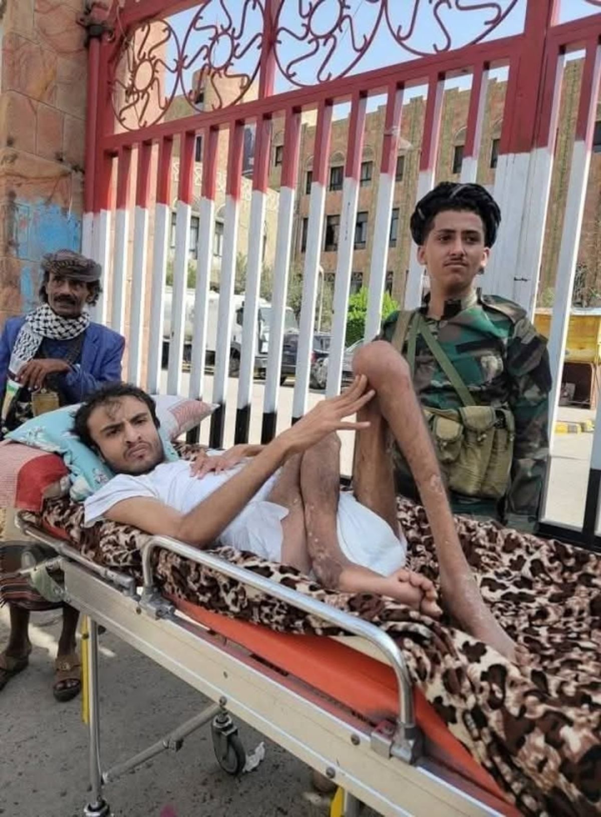 جرحى الحرب في تعز.. أنين مستمر وعجز حكومي مزمن (تقرير خاص)