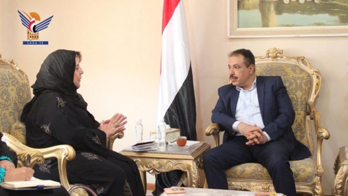 وزير خارجية الحوثيين يعبّر لمسؤولة أممية عن الاستياء من إغلاق مشاريع إنمائية