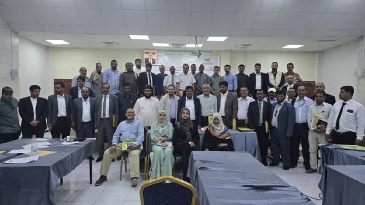 ورشة عدن حول إعصار تيج تُواجَه بانتقادات واسعة.. هل تسعى الحكومة لتمويل جديد على حساب معاناة أبناء المهرة؟