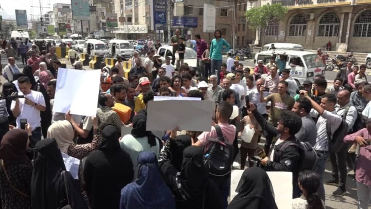 مظاهرة جديدة في تعز للمطالبة بتوفير المياه والخدمات الأساسية